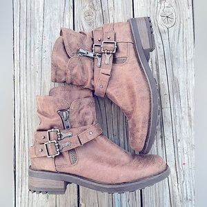 Carlos Santana Shiloh Soft Distressed Leather Biker Boots in Taupe (Size 9.5)